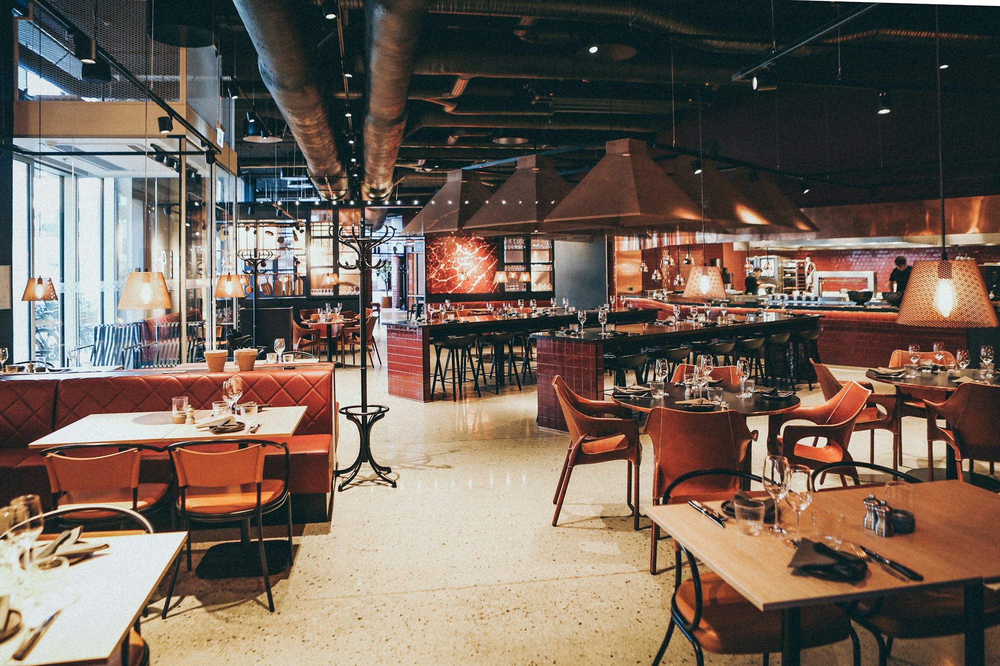 Salle de restaurant avant le service